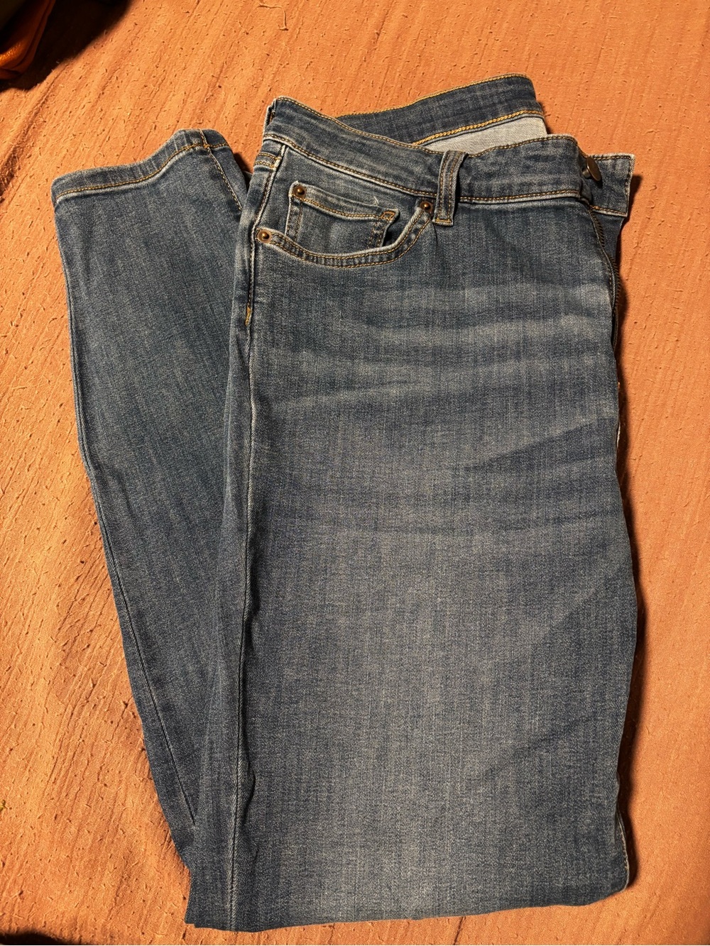 Light wash skinny jeans